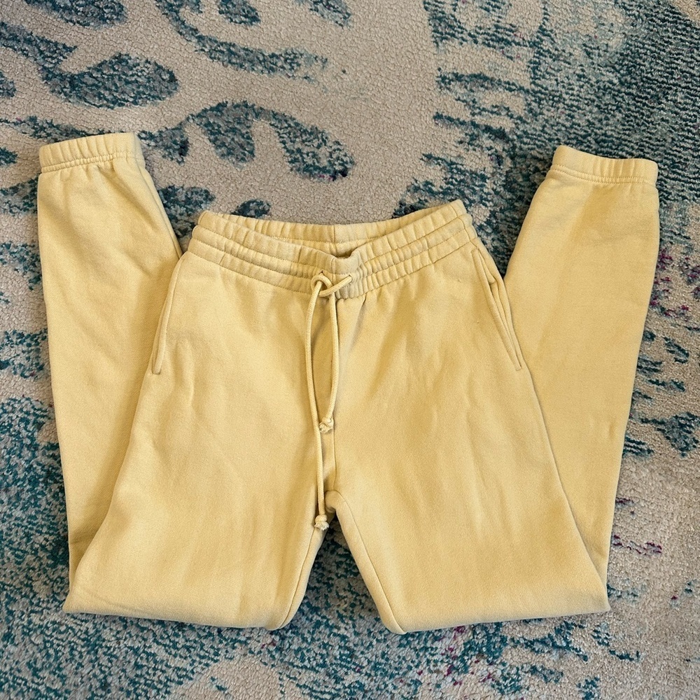 Aritzia TNA Soft Yellow Cozy Fleece Perfect Jogger Sweats